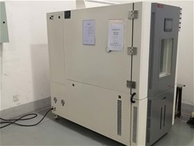 Low temperature test chamber